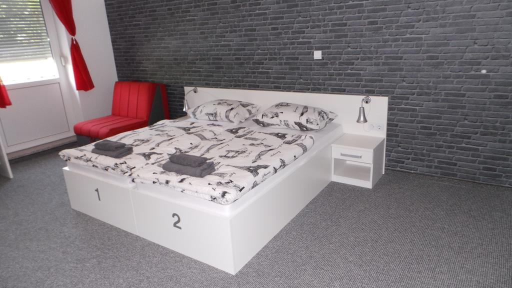 Hostel Levicki Slavonski Brod Rom bilde