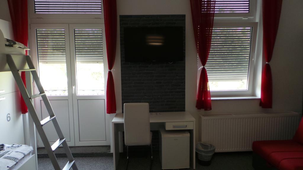 Hostel Levicki Slavonski Brod Rom bilde